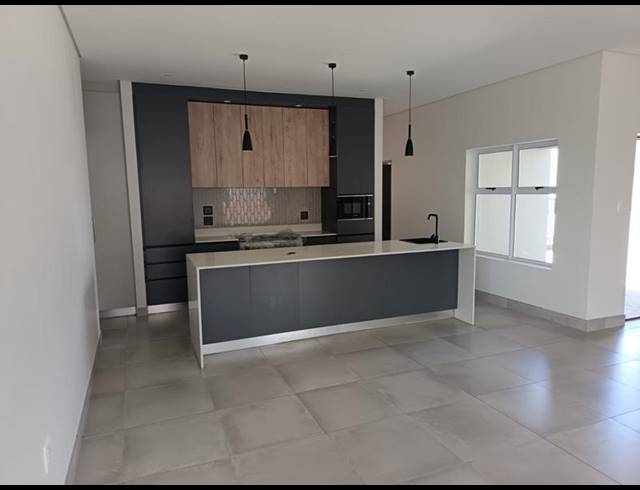 3 BEDROOM HOUSE FOR SALE IN GEORGE CENTRAL